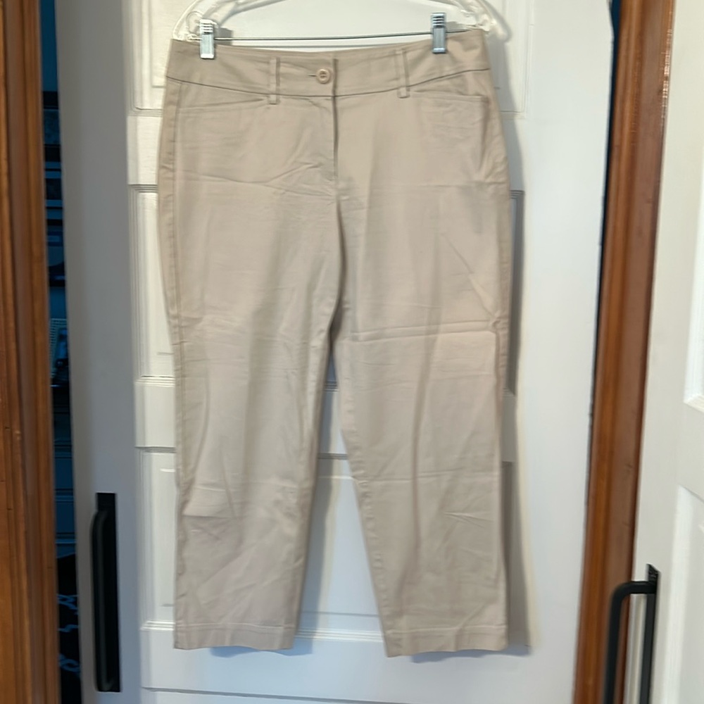 LOFT original crop beige size 6